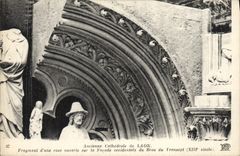 VINTAGE POSTCARD Laon Old Cathedral Fragment of a pink open on the Western frontage of the arm of the transept