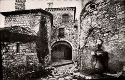 CPA Cote d'Azur Eze La fontaine et le chateau Barlow