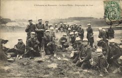 La POSTAL de la VENDIMIA la infantería funciona de ella grande el alto de la preparación del café de Militaria
