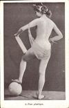 CPA Nu erotique Femme Pose plastique