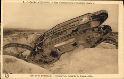 El tanque de Militaria de la POSTAL de la VENDIMIA fuerte de clavos alemanes del tanque de Pompelle por la artillería alemana