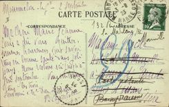 Campo del tanque de Militaria de la POSTAL de la VENDIMIA del tanque de Renault de las Red-redes en la tapa de un hillock