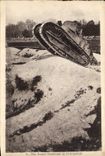 CPA Militaria Tank Char Renault franchissant un ravin profond 