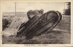 Campo del tanque de Militaria de la POSTAL de la VENDIMIA del tanque de Mailly en funcionamiento