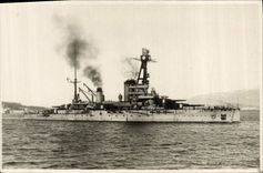 VINTAGE POSTCARD Bateau War Armours Paris