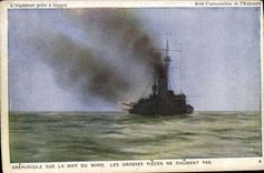 CPA Bateau Guerre Crepuscule sur la mer du Nord Les grosses pieces ne choment pas