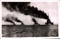 VINTAGE POSTCARD Boat War Toulon Departure of the squadron