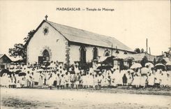 VINTAGE POSTCARD Temple protesting Madagascar Temple of Majunga