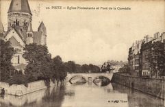 Iglesia protestante de Metz del templo de la POSTAL de la VENDIMIA y puente de protesta de la comedia