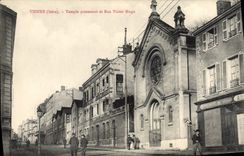 Templo y calle de protesta Victor Hugo de Viena de la POSTAL de la VENDIMIA