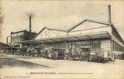 CPA Biscuits Olibet Chargement des voitures de livraison