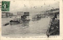 CPA Cour de la Saone Janvier 1910 Les bas ports par les eaux Chocolat Menier