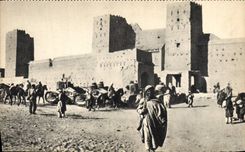 El tanque de Marruecos del tanque de Militaria de la POSTAL de la VENDIMIA delante de Ksar