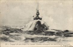 CPA Bateau Guerre Tangage par gros temps d'un cuirasse d'escadre 