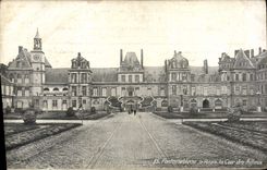 CPA Palais de Fontainebleau La cour des Adieux 