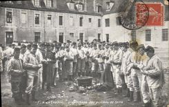 CPA Militaria A la caserne L'epluchage des pommes de terre