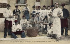 CPA Militaria Corvee de pommes de terre