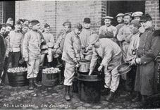 CPA Militaria A la caserne Les cuisiniers 