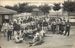 CPA Militaria Camp de Mailly Epluchage des pommes