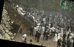 VINTAGE POSTCARD Cheval Hippisme Horsemanship weighing has Longchamp the day of the Grand Prix has Paris
