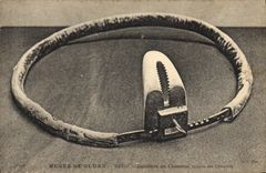 CPA Nu erotique Femme Ceinture de chastete Musee de Cluny Paris