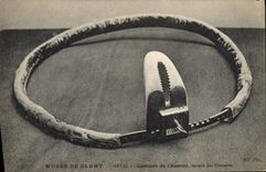 CPA Nu erotique Femme Ceinture de chastete Musee de Cluny Paris Epoque des Croisades
