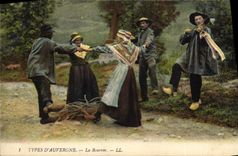 CPA Folklore Auvergne La bourree