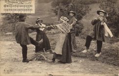 CPA Folklore Auvergne La bourree