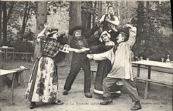 CPA Folklore Auvergne La bourree