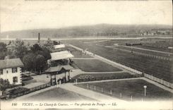 CPA Cheval Equitation Hippisme Vichy Le champ de courses Vue generale du pesage 