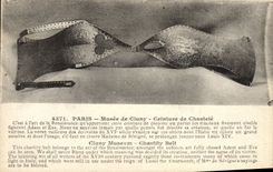 CPA Nu erotique Femme Musee de Cluny Paris ceinture de chastete