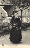CPA Folklore Une Auvergnate se rendant a la ville 