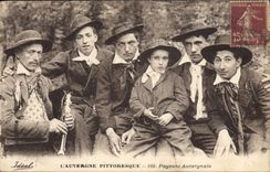 CPA Folklore Auvergne Paysans Auvergnats