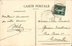 CPA Folklore Auvergne Jeunes Auvergnates en costume du Dimanche Tambour