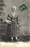 CPA Folklore Auvergne Femme