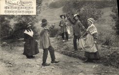 CPA Folklore Auvergne la bourre