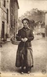 CPA Folklore Une paysanne du Cantal