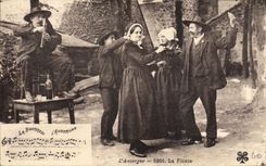 CPA Folklore Auvergne La bourree La finale