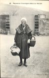 CPA Folklore Paysanne d'Auvergne allant au marche TOP