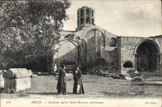VINTAGE POSTCARD Arles Old church Saint honorat Arlesiennes