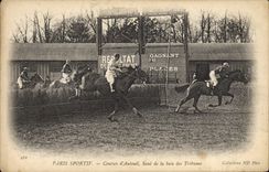 CPA Cheval Equitation Hippisme Paris Sportif Courses d'Auteuil Saut de la haie des tribunes