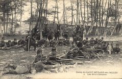CPA Militaria Camp de Medard en Jalles les mitrailleuses