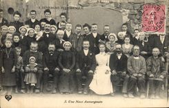 CPA Une noce auvergnate Auvergne Folklore