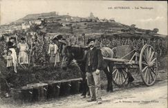 CPA Auvergne Les vendanges Folklore TOP