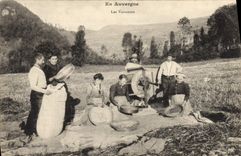 CPA Auvergne Les Vanneurs Folklore TOP