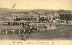 CPA Cheval Equitation Hippisme Vittel Les courses le dernier tournant