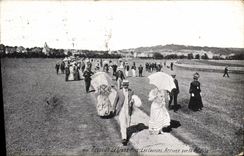 VINTAGE POSTCARD Horse Horsemanship Hippisme Deauville the Grand Prix races Arrived on the lawn