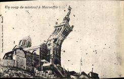 CPA Un Coup de Mistral a Marseille