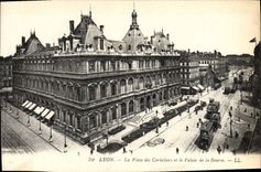 CPA Lyon La Place des Cordeliers et le Palais de la Bourse 