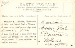 Farmacia de la POSTAL de la VENDIMIA a través de la tienda vieja del boticario